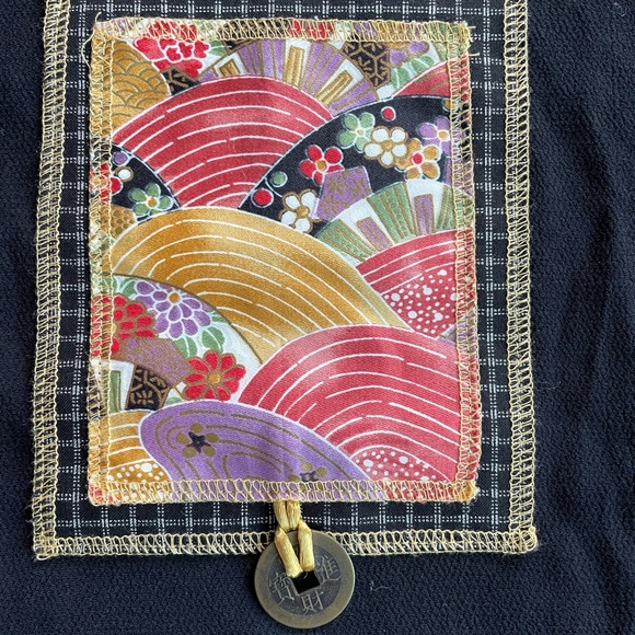 💜 5 for $25 Black and gold kimono fabric top - Picture 3 of 6